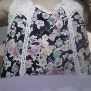 Flower top shirt with pink under Romer
